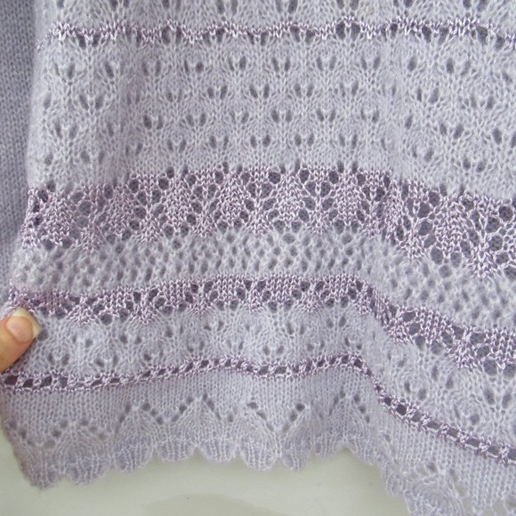 VINTAGE lavender with shimmer & crochet like detail sweater - Picture 5 of 9